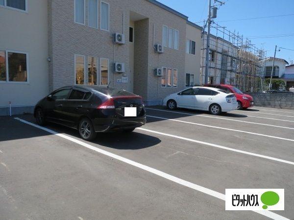 Latif（ラティフ）（105） 駐車場