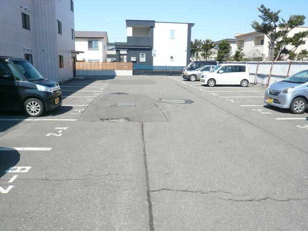 アイリスⅡ（2-E） 駐車場