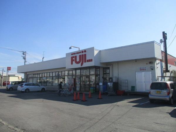 スーパーチェーンふじ新富店：454m