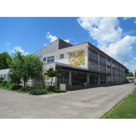 旭川市立大有小学校：584m