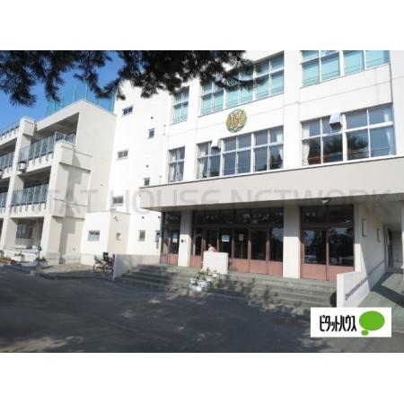 旭川市立知新小学校：1090m