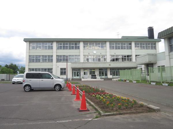 旭川市立大町小学校：372m