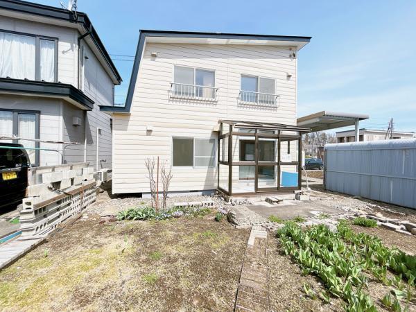 【住宅ローン減税対象】価格には消費税を含みます。内覧希望の方はお電話ください。屋根・壁は塗装し、外観からきれいに生まれ変わりました。