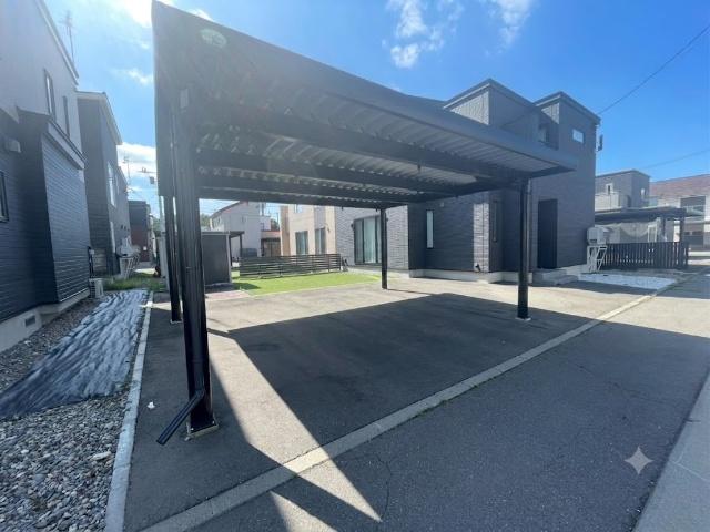 ♪築8年・一条工務店様施工♪西１８南３４＿中古住宅 駐車場
