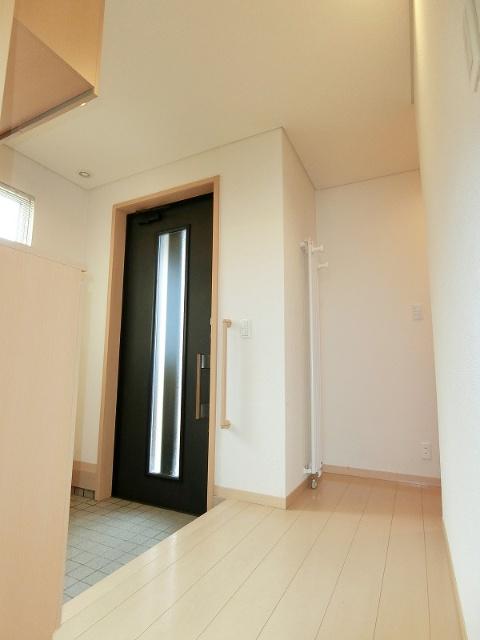 神楽6条1丁目　戸建て 玄関