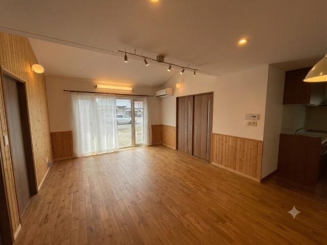 【価格改定】♪築１１年人気の平屋住宅♪西１７北２＿中古住宅 リビング
