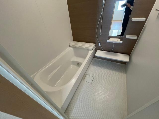 西２南３７丁目　東棟　新築戸建 バス／シャワー