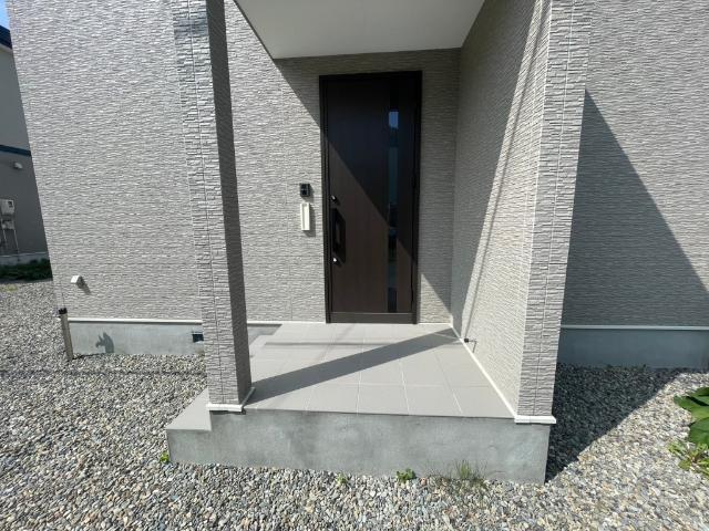 西２南３７丁目　東棟　新築戸建 玄関