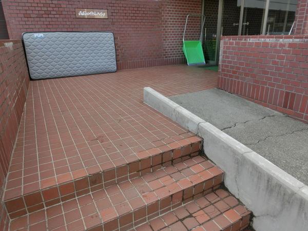 白石ロイヤルハイツ エントランス