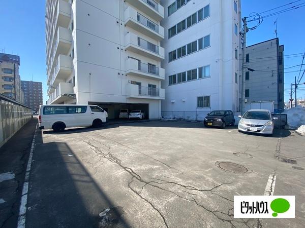 リーセント四条通 駐車場