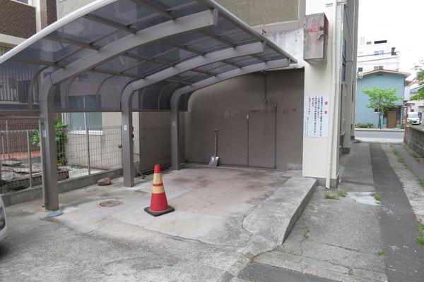 平和信用ビル 駐車場