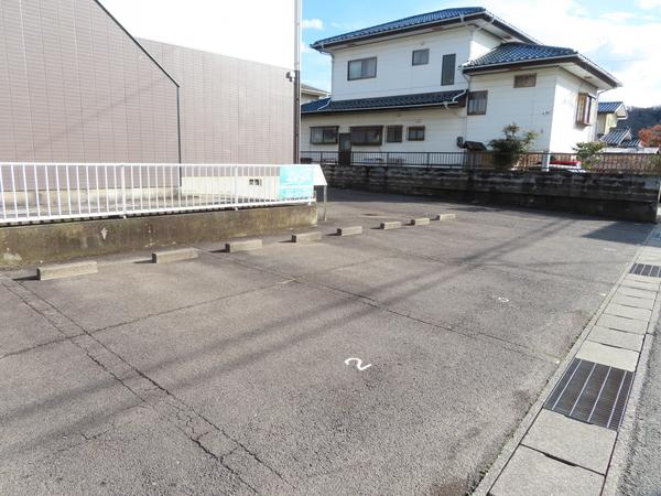 コーポめい 駐車場