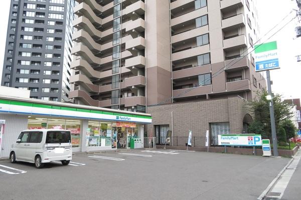 ファミリーマート福島なかまち店：127m