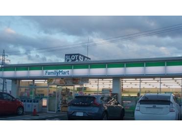 ファミリーマート成川店：850m