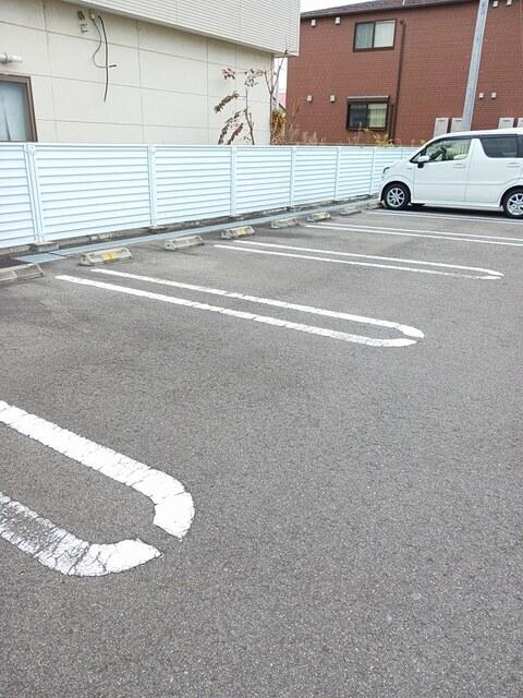 エムズ　プラシード（203） 駐車場