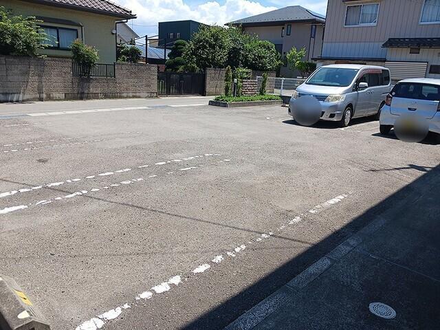 グランツ（102） 駐車場