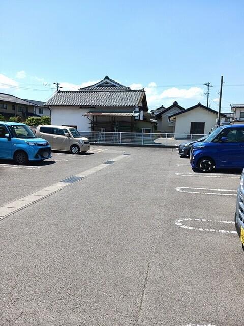 プリュジュールＢ（202） 駐車場