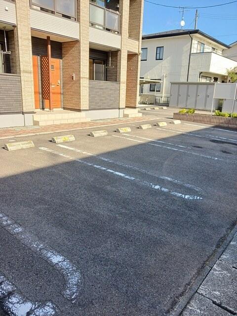 フランカーサ（206） 駐車場