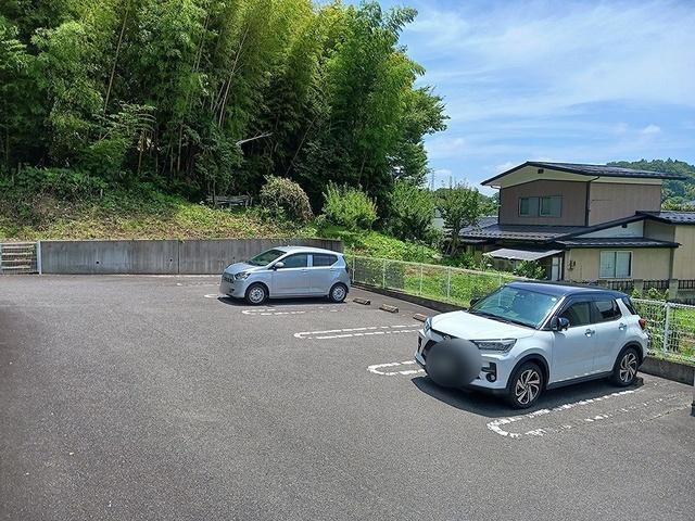 サン・グレイス（103） 駐車場