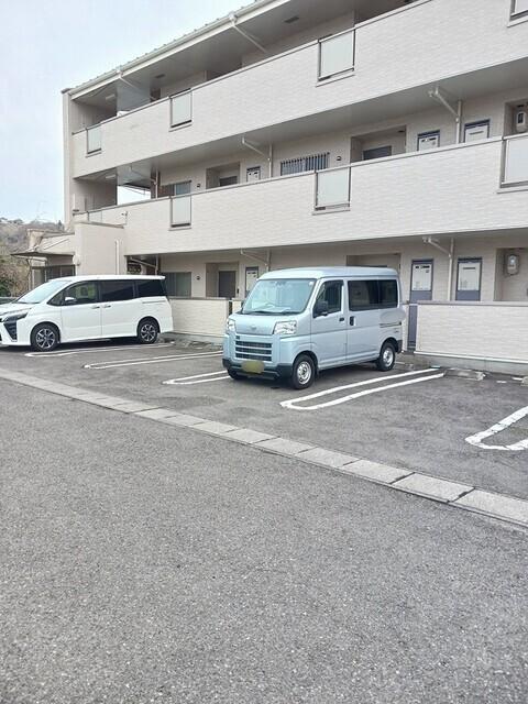 グレイスタキオン（103） 駐車場