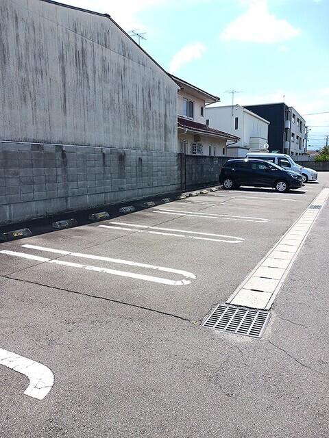 グランレジェンドⅢ（103） 駐車場