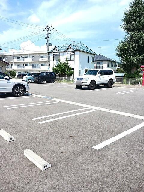 ルミエール　ドゥ　ソレイユ（105） 駐車場
