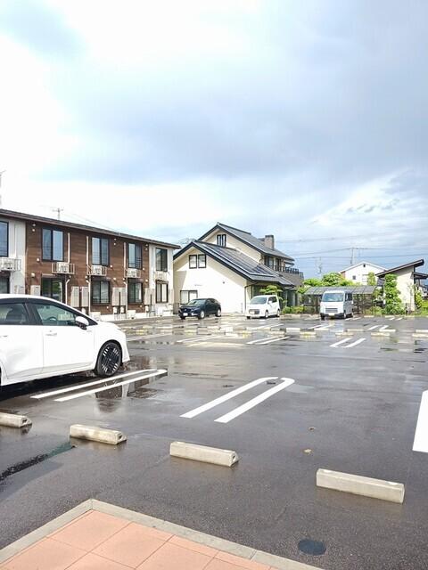 クレストⅢ（202） 駐車場