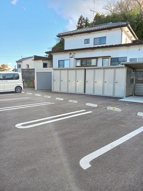 マウロア（103） 駐車場