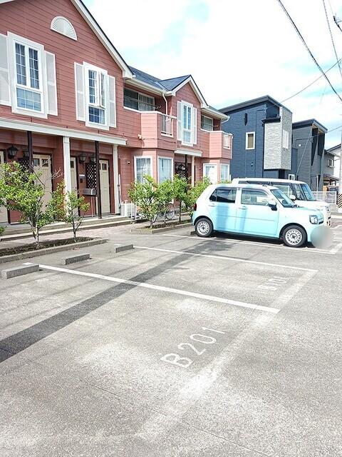 ビバリーヒルズＢ（101） 駐車場