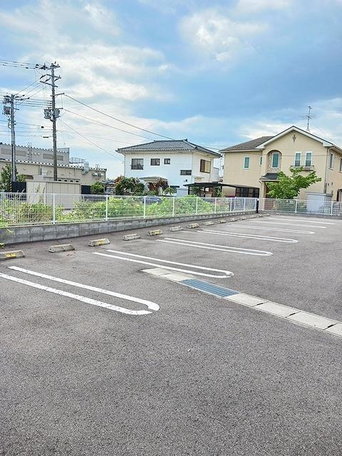 シェーネ（105） 駐車場
