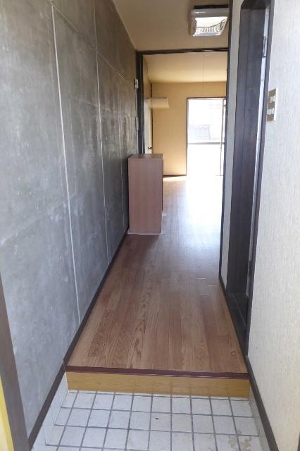 メゾン若木 玄関
