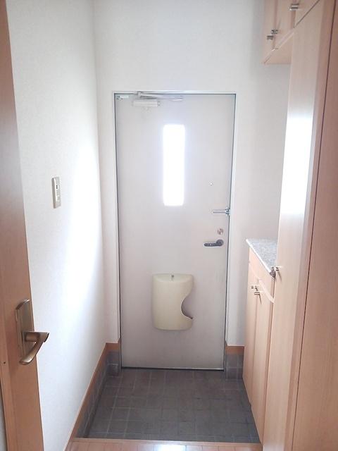 ノーヴァ壱番館（102） 玄関