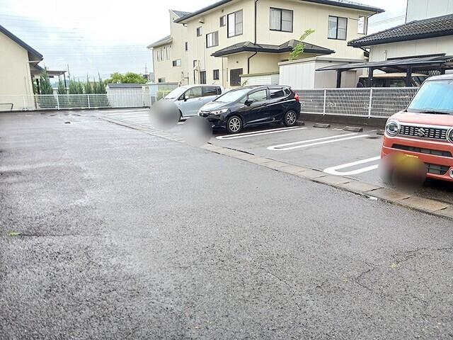 パークサイド南（105） 駐車場