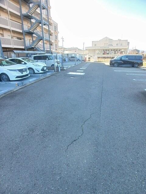 パールヒルズ大森（701） 駐車場