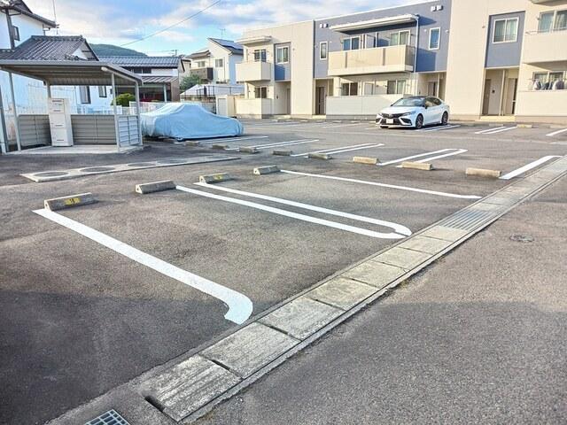 サンリット・サイド（105） 駐車場