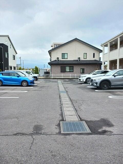 セントラルサイドＢ（101） 駐車場