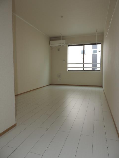 福島市矢剣町アパート リビング