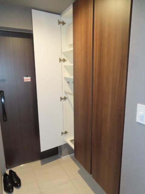 レーベン福島ONE TOWER 玄関