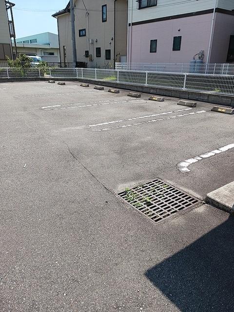 ラーレンスグローブ（302） 駐車場