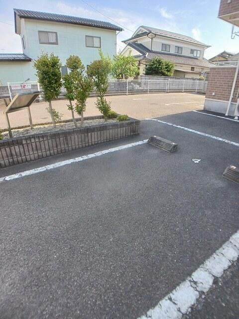 スプリングヤード（203） 駐車場