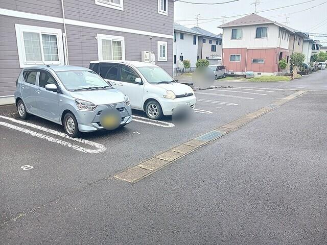 ピュアローズ（203） 駐車場