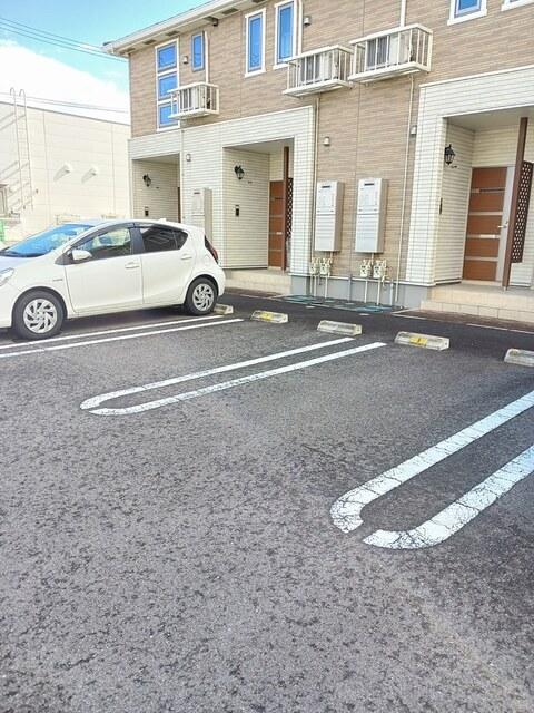 ピン・ツリー（101） 駐車場