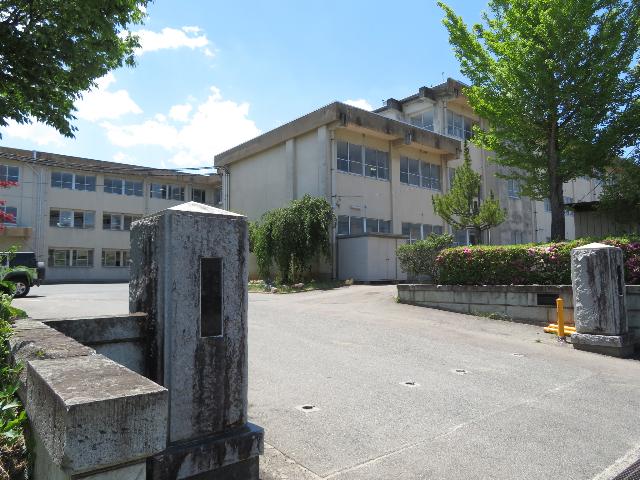福島市立渡利中学校：390m