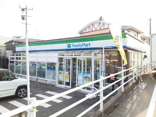 ファミリーマートタウン蓬莱店：1900m