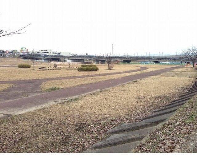 御山緑地運動公園：700m