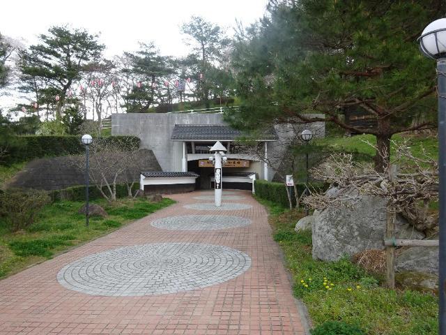 安達ケ原公園：858m