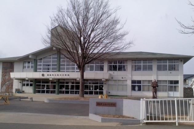 松川小学校：1900m