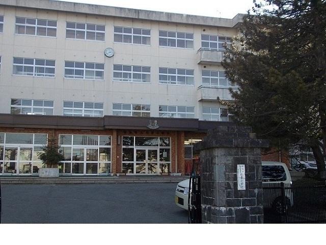 福島市立杉妻小学校：900m