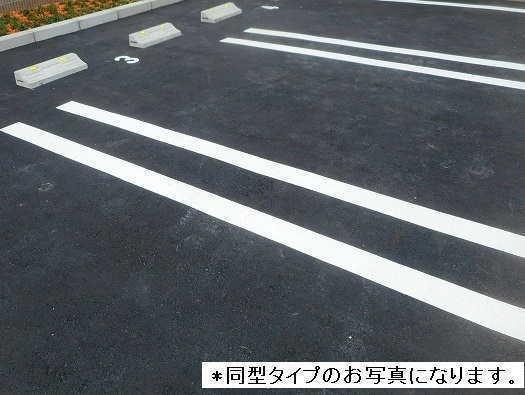 ミオ・セレーノ（102） 駐車場