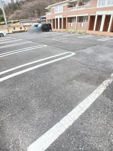 グランソレイユＫＯ　Ⅲ（102） 駐車場